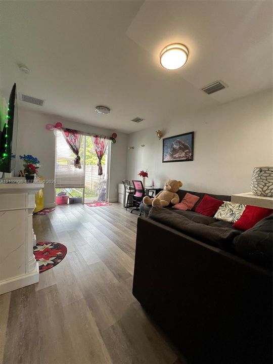 В аренду: $2,900 (12 спален, 8 ванн, 6146 Квадратных фут)