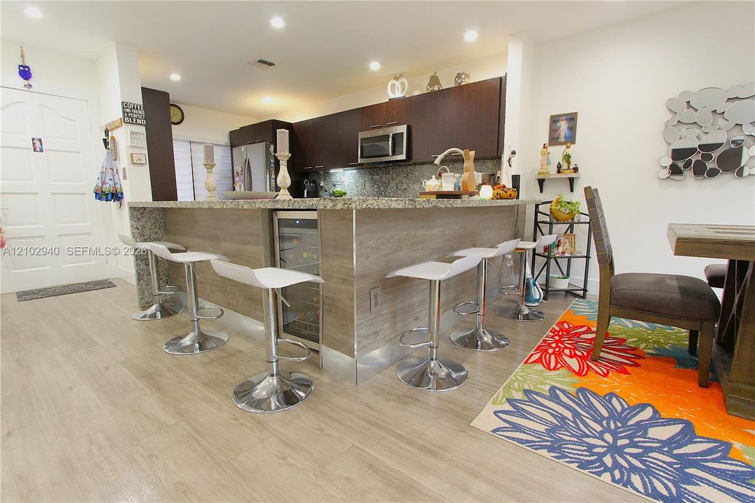 En Venta: $498,000 (2 camas, 2 baños, 1423 Pies cuadrados)