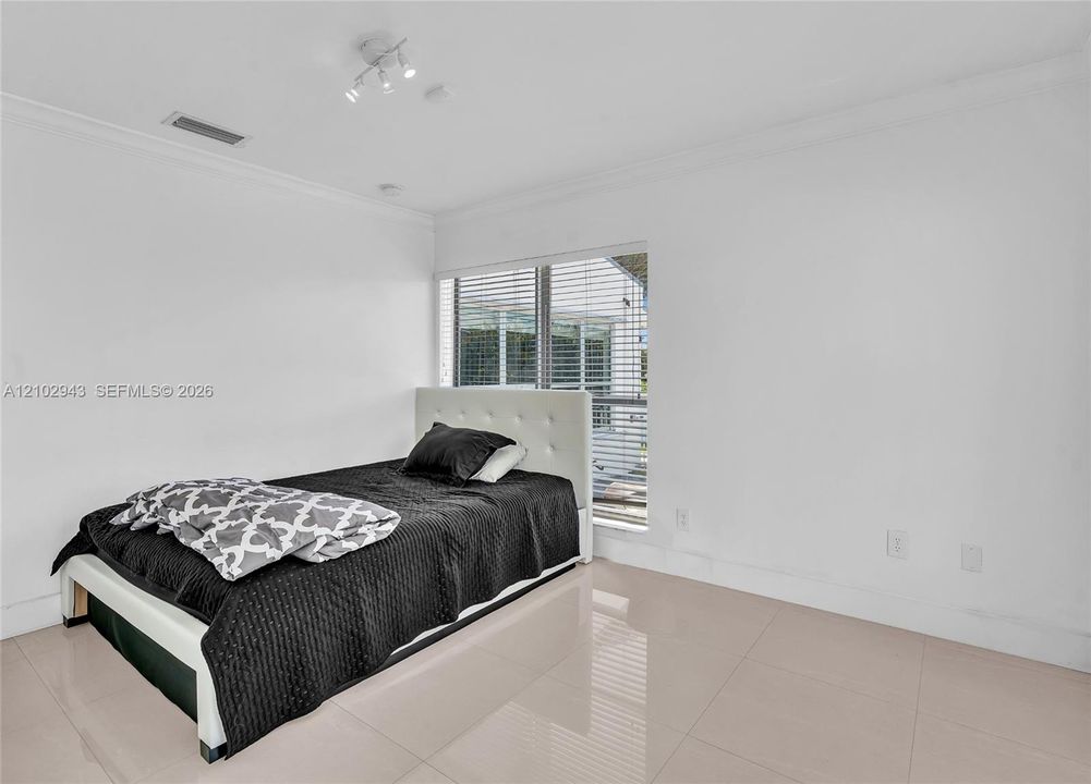 En Renta: $8,500 (5 camas, 4 baños, 2943 Pies cuadrados)