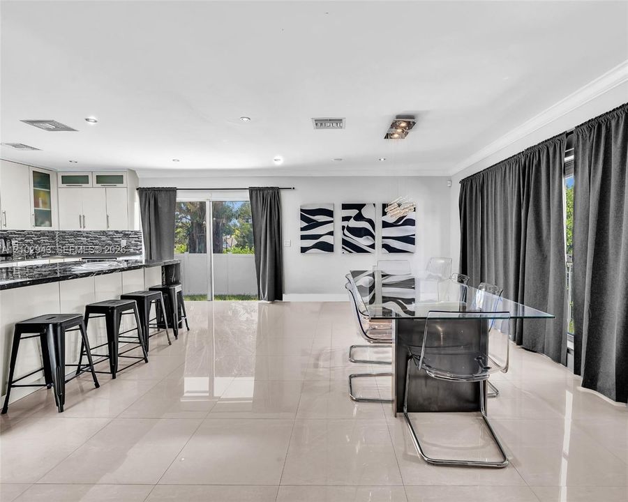 En Renta: $8,500 (5 camas, 4 baños, 2943 Pies cuadrados)