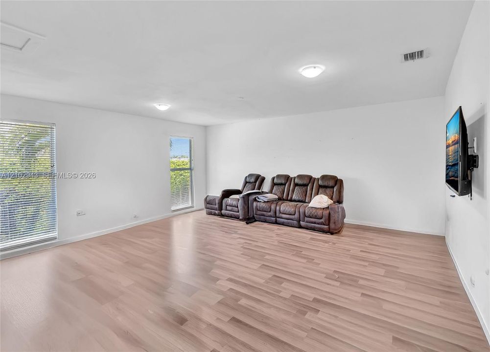 En Renta: $8,500 (5 camas, 4 baños, 2943 Pies cuadrados)