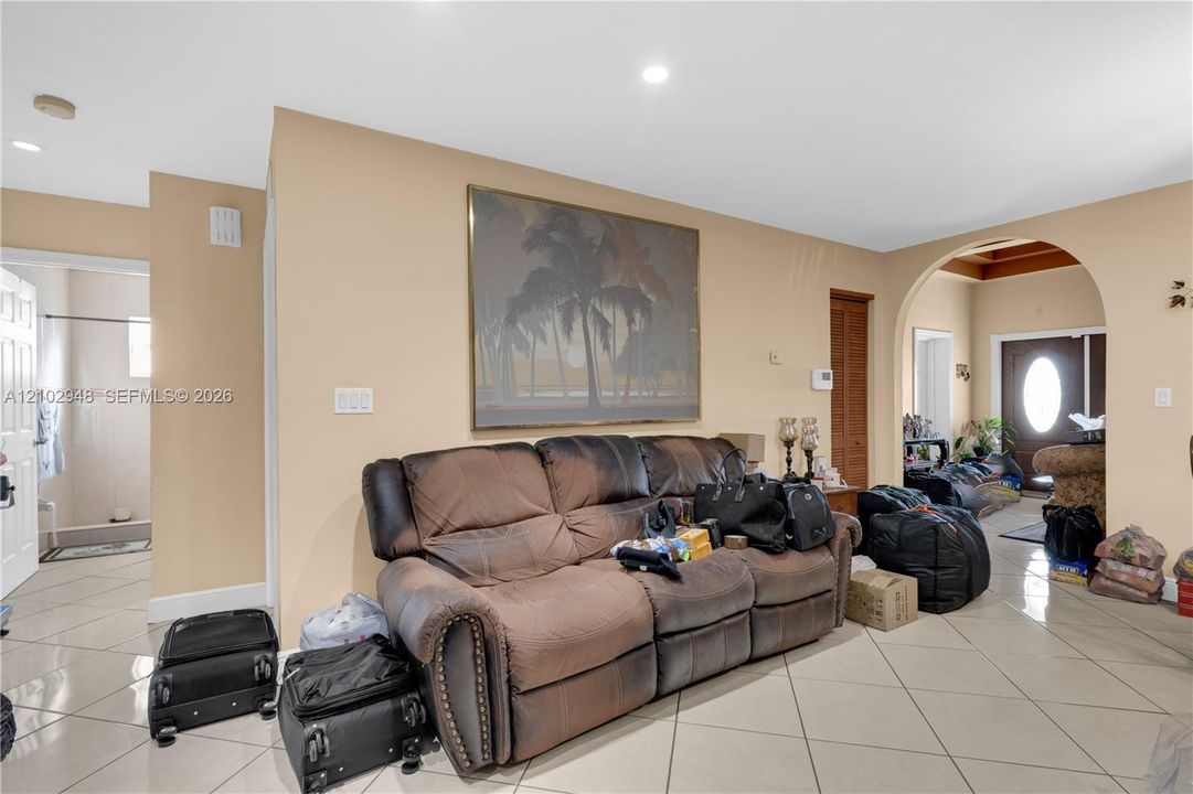 En Venta: $873,000 (5 camas, 3 baños, 2277 Pies cuadrados)