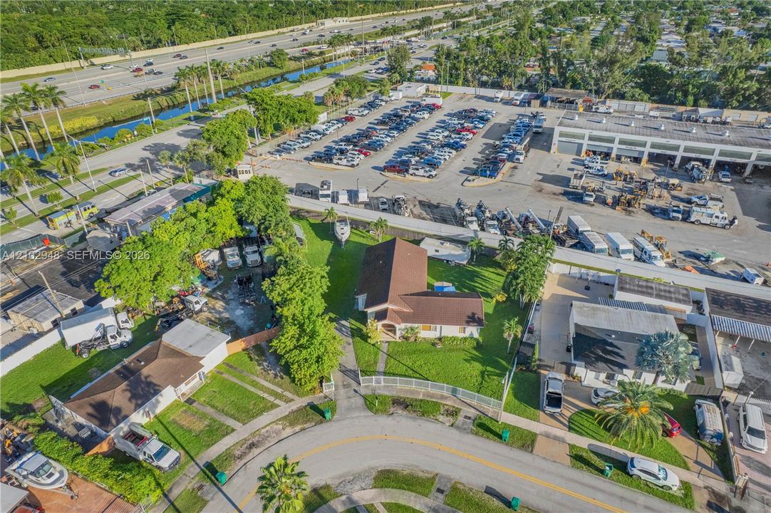 En Venta: $873,000 (5 camas, 3 baños, 2277 Pies cuadrados)