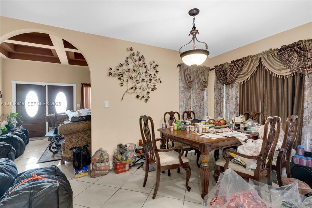 En Venta: $873,000 (5 camas, 3 baños, 2277 Pies cuadrados)