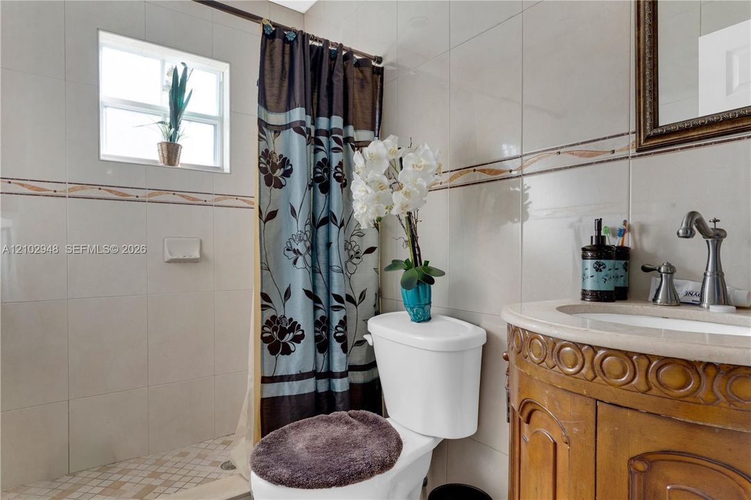 En Venta: $873,000 (5 camas, 3 baños, 2277 Pies cuadrados)