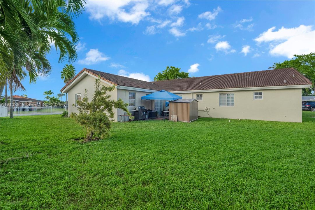 En Venta: $873,000 (5 camas, 3 baños, 2277 Pies cuadrados)