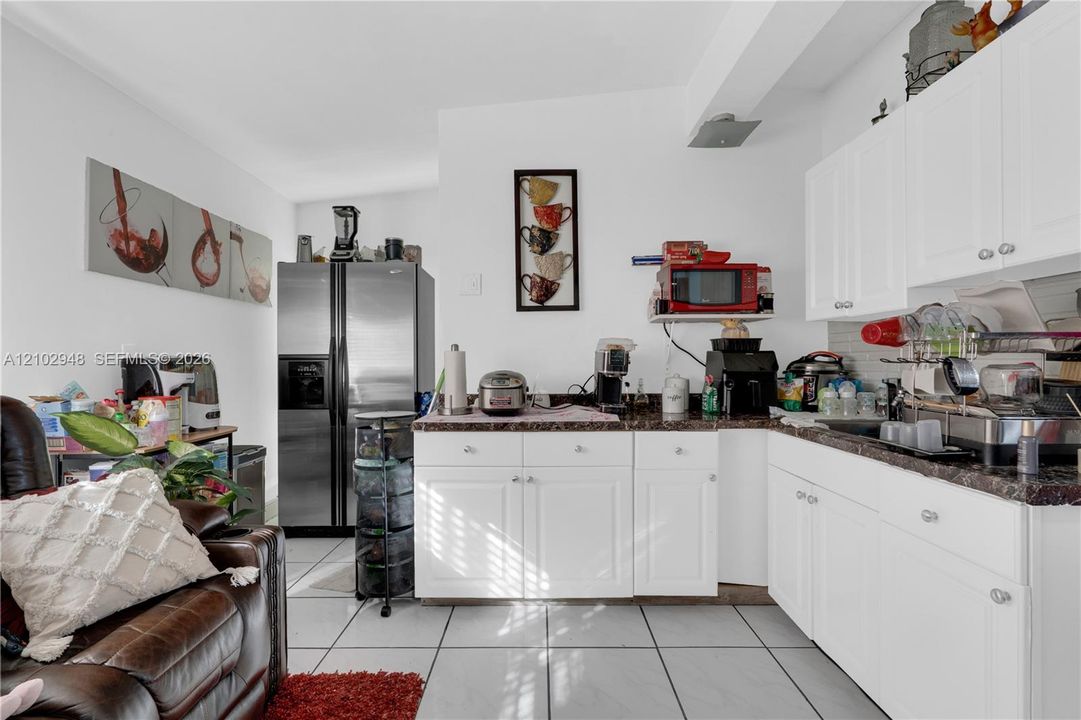 En Venta: $873,000 (5 camas, 3 baños, 2277 Pies cuadrados)