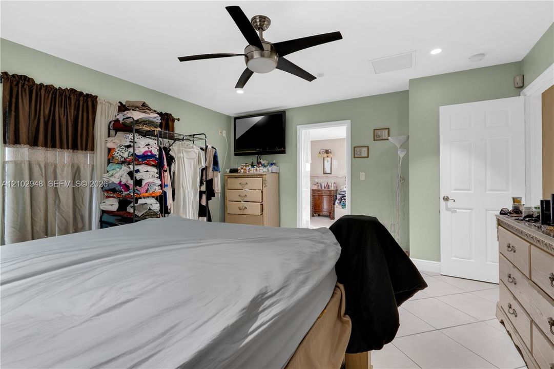 En Venta: $873,000 (5 camas, 3 baños, 2277 Pies cuadrados)