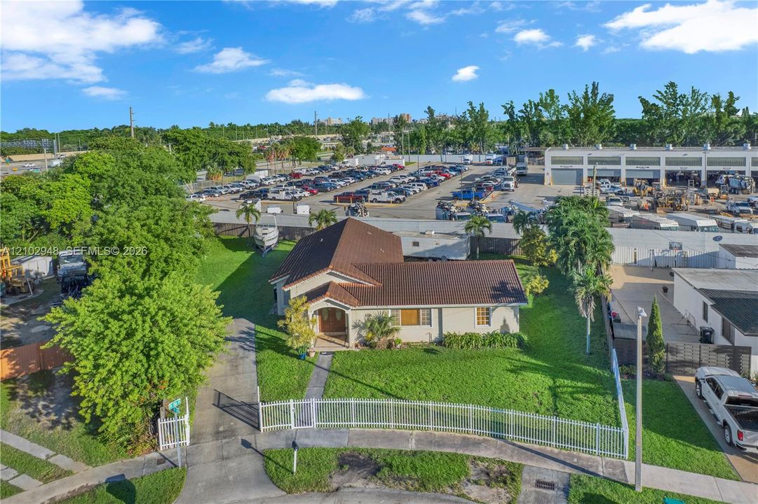 En Venta: $873,000 (5 camas, 3 baños, 2277 Pies cuadrados)