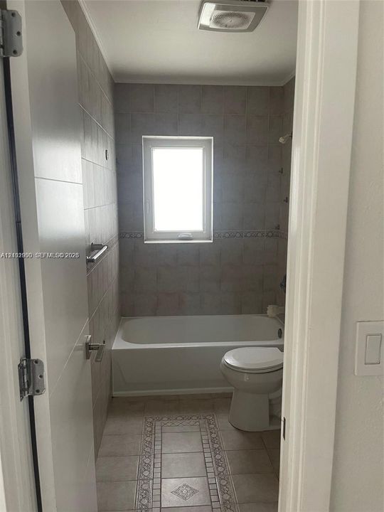 Под контрактом: $3,350 (3 спален, 1 ванн, 1104 Квадратных фут)
