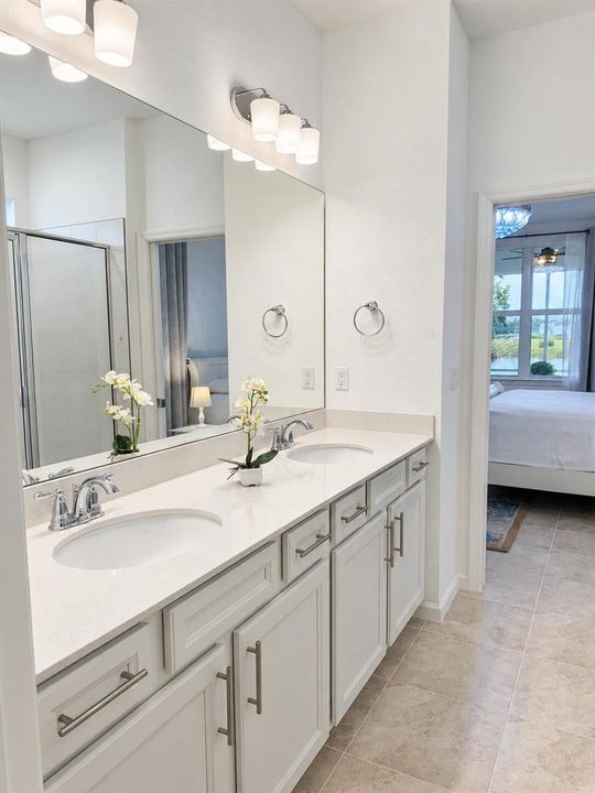 4501 jolly roger mnr-master bathroom lig