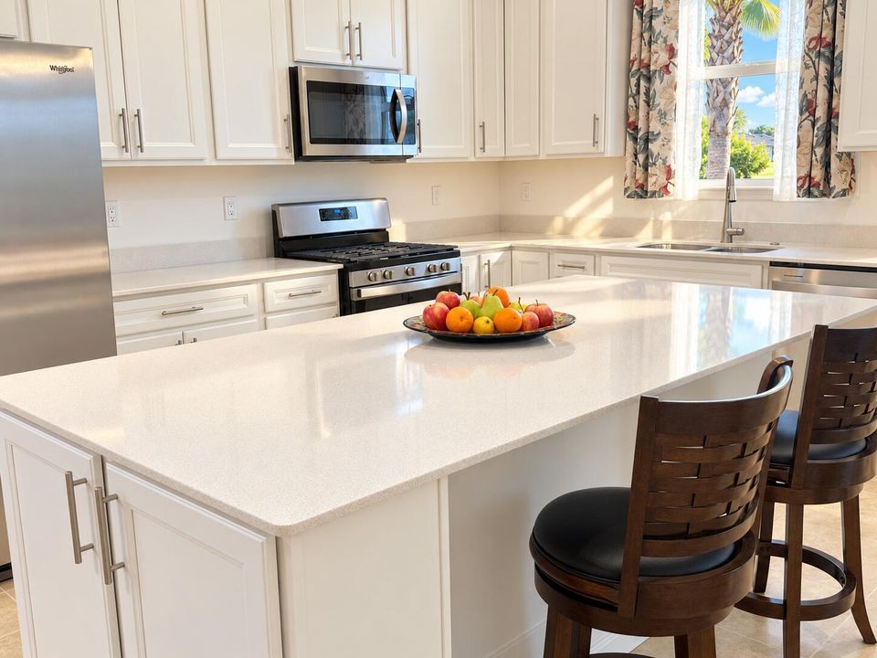 4501 Jolly Roger Mnr-Bright kitchen w:is