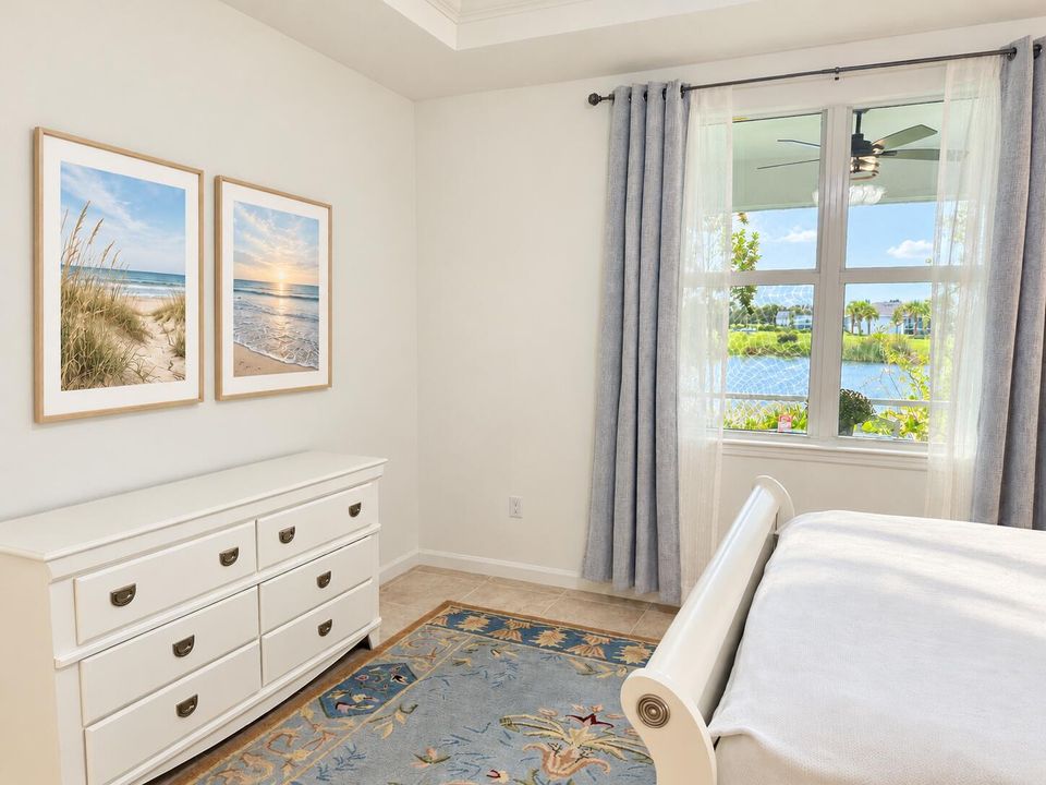 Airy bedroom with sunny lake views-2 (1)