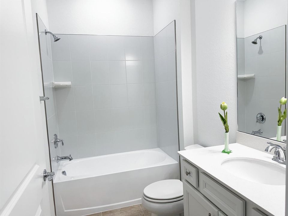 4501 jolly roger mnr- guest bathroom-bri