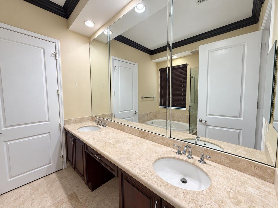 Primary Bath/Dual Vanity
