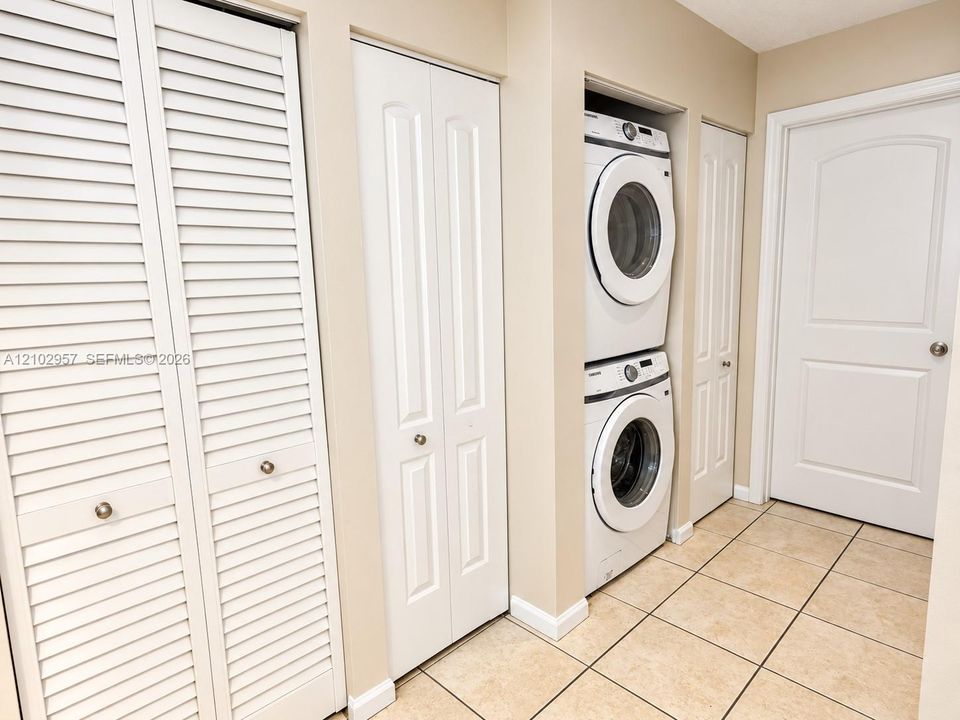 En Renta: $2,400 (2 camas, 2 baños, 1002 Pies cuadrados)
