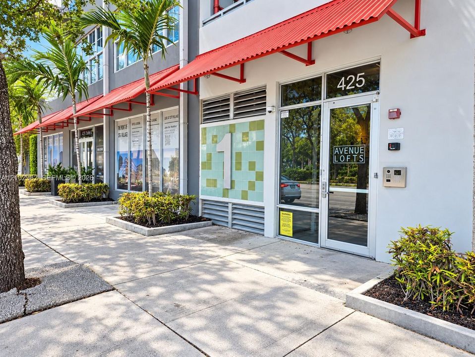 For Rent: $2,850 (1 beds, 1 baths, 1074 Square Feet)