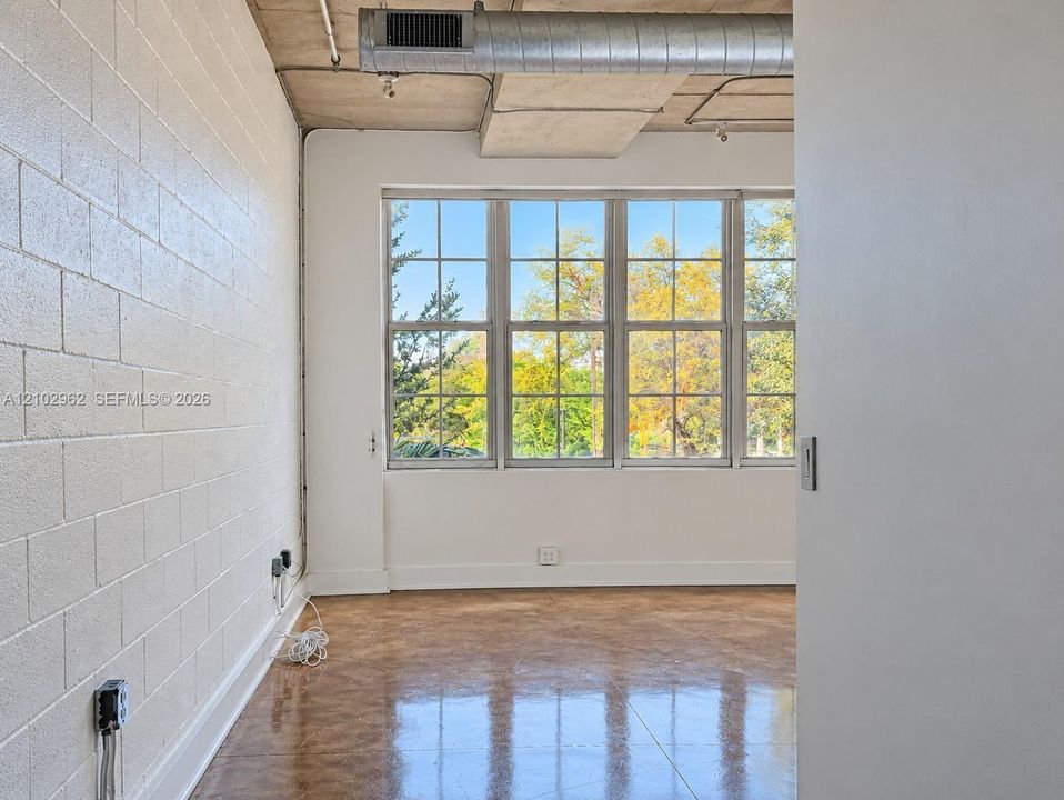 For Rent: $2,850 (1 beds, 1 baths, 1074 Square Feet)