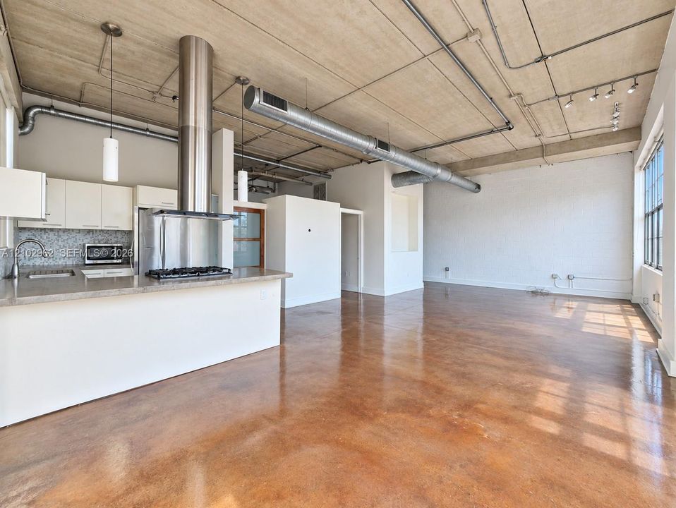 For Rent: $2,850 (1 beds, 1 baths, 1074 Square Feet)