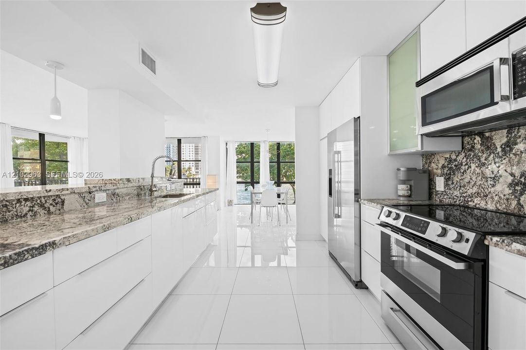 En Venta: $349,000 (2 camas, 2 baños, 1430 Pies cuadrados)