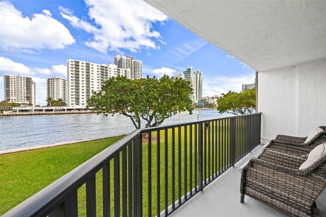 En Venta: $349,000 (2 camas, 2 baños, 1430 Pies cuadrados)
