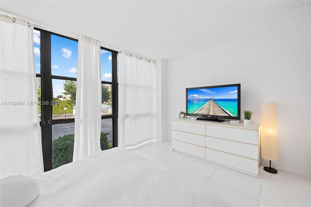 En Venta: $349,000 (2 camas, 2 baños, 1430 Pies cuadrados)