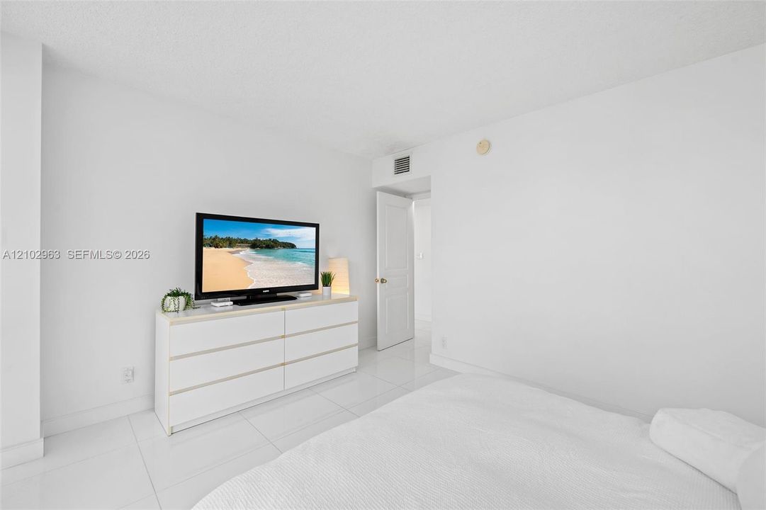 En Venta: $349,000 (2 camas, 2 baños, 1430 Pies cuadrados)