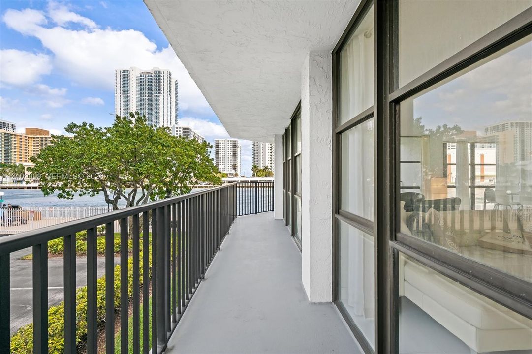 En Venta: $349,000 (2 camas, 2 baños, 1430 Pies cuadrados)