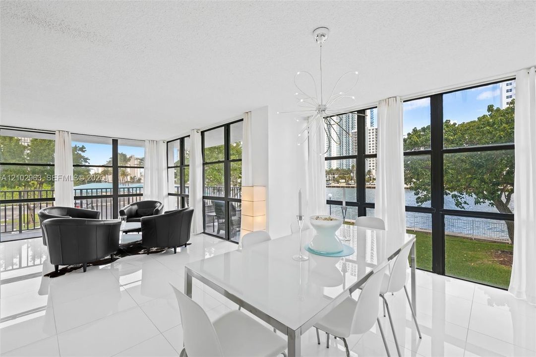 En Venta: $349,000 (2 camas, 2 baños, 1430 Pies cuadrados)