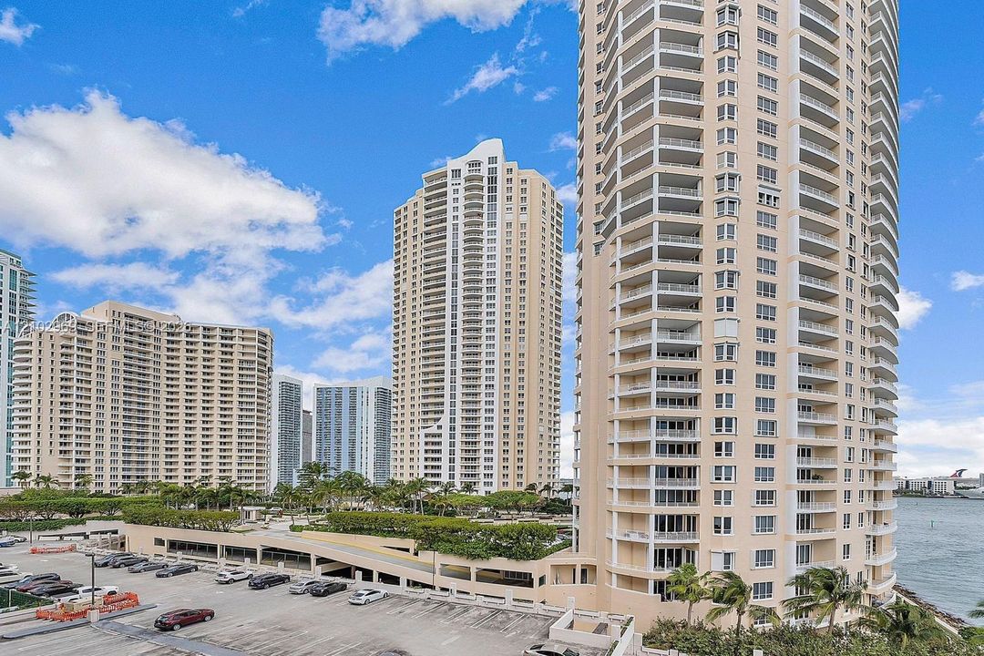 En Venta: $315,500 (0 camas, 1 baños, 370 Pies cuadrados)