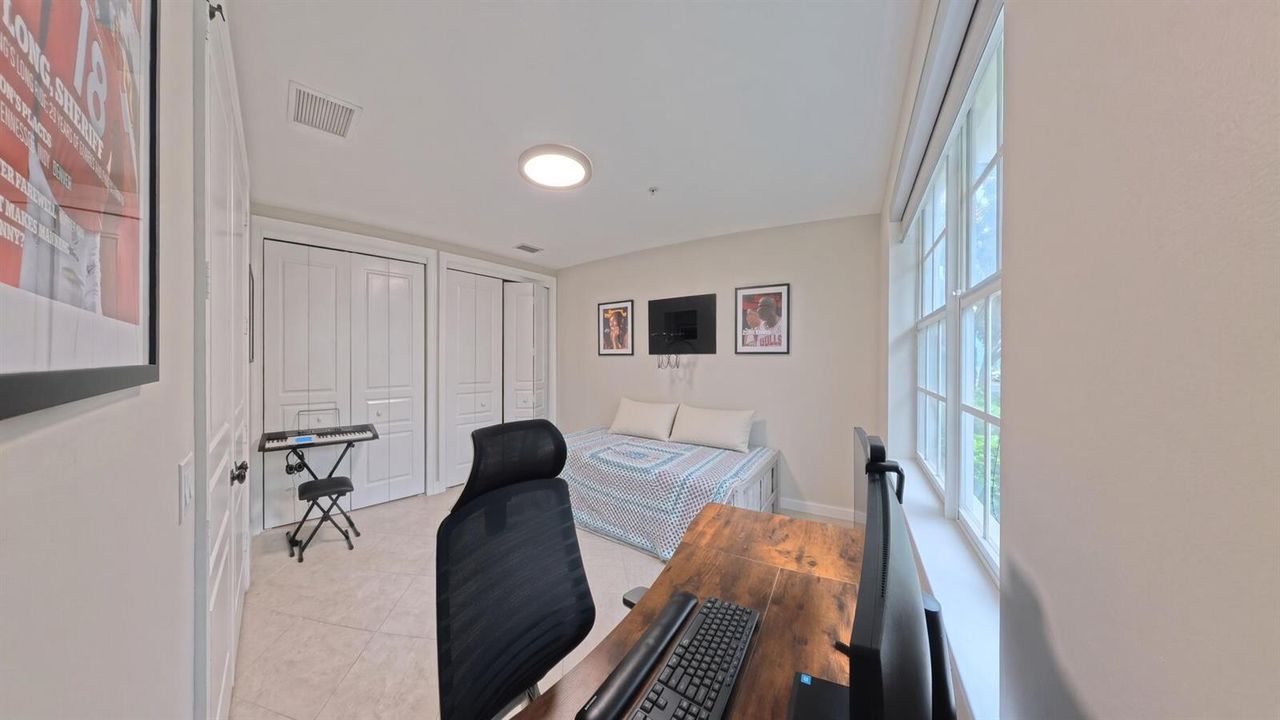 Ground floor bedroom/Office