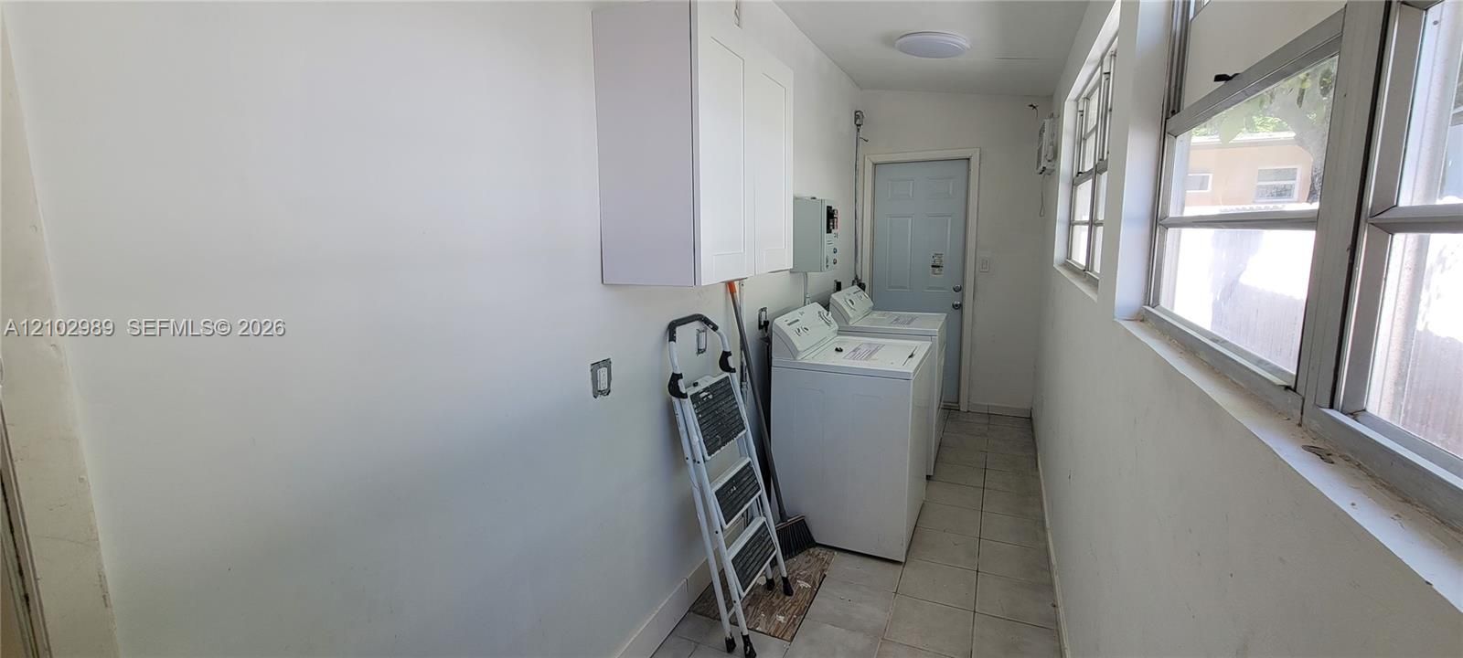 For Rent: $2,300 (3 beds, 1 baths, 0 Square Feet)