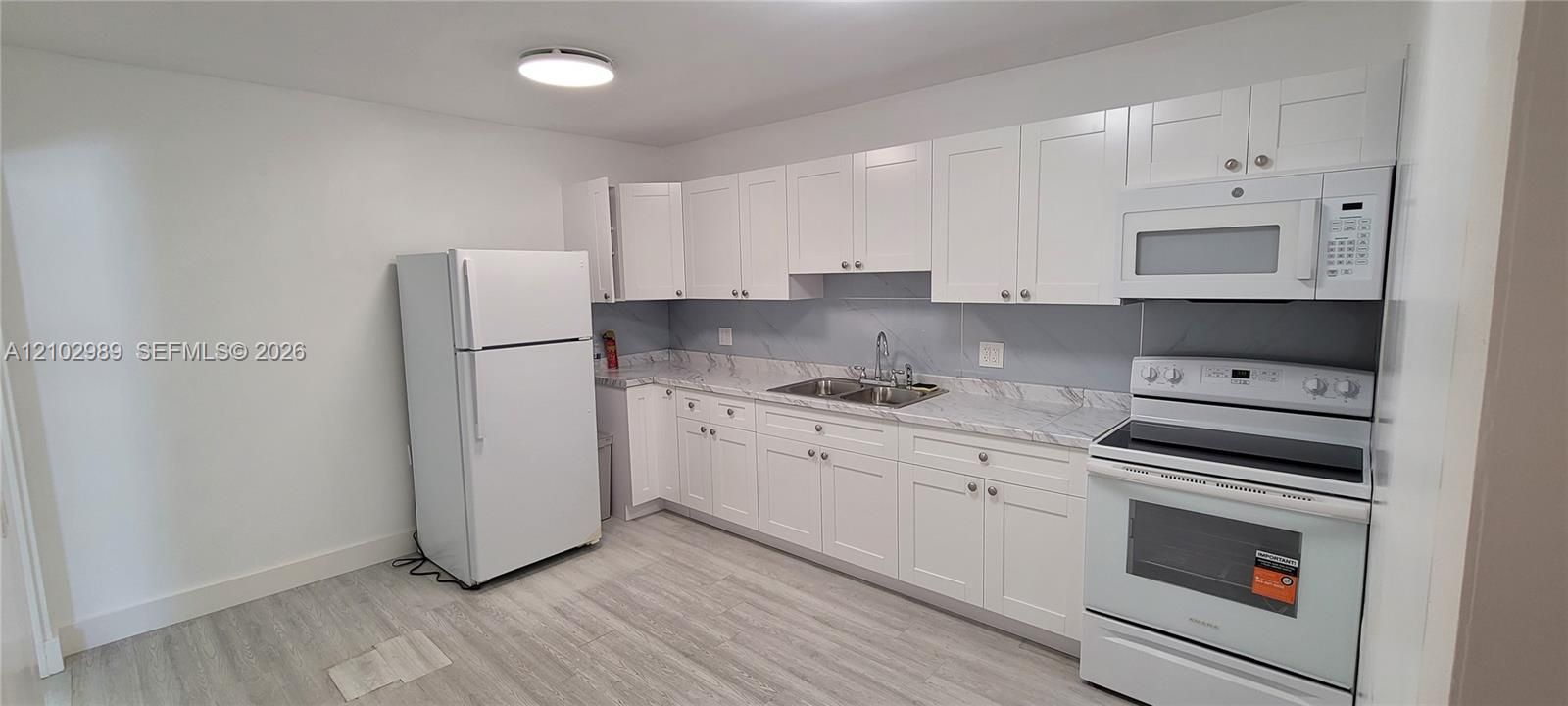 For Rent: $2,300 (3 beds, 1 baths, 0 Square Feet)