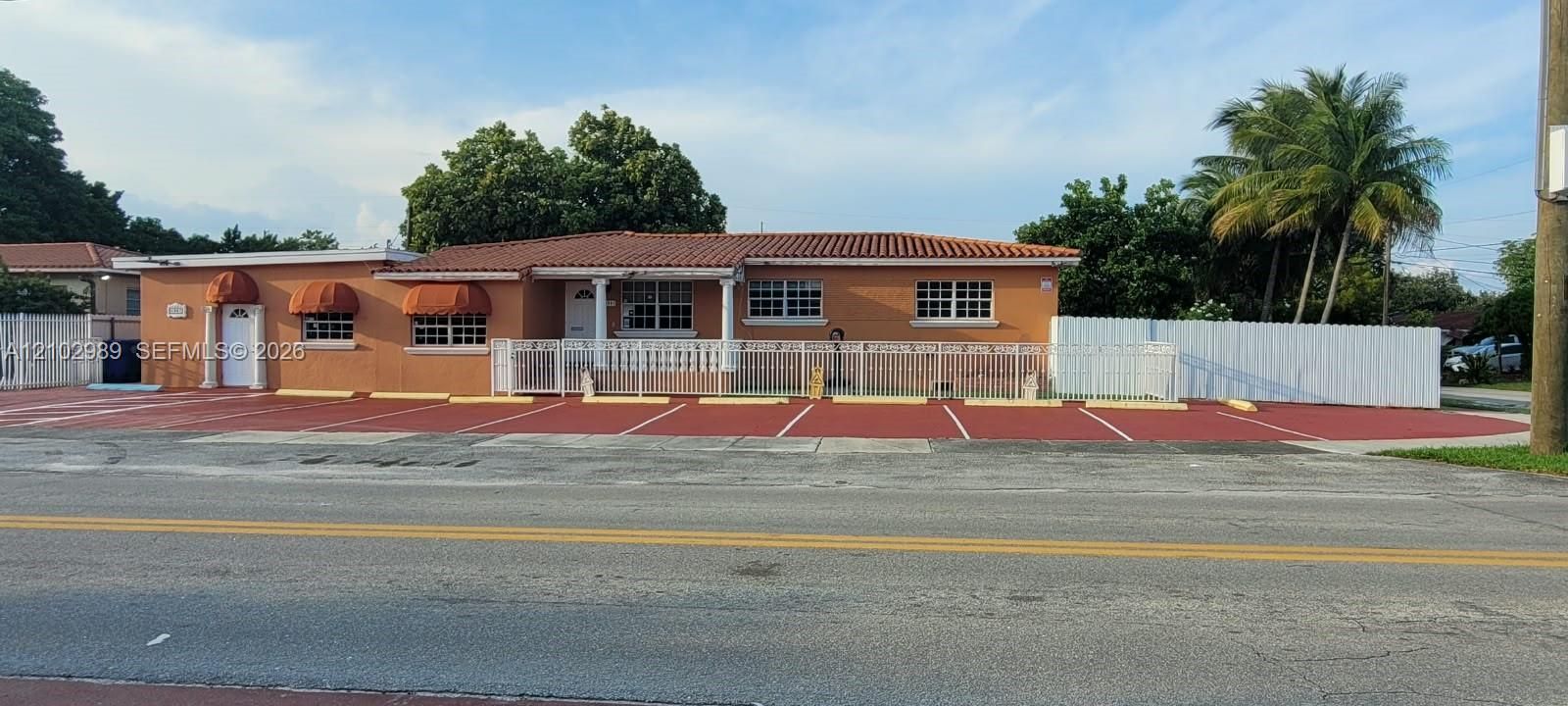 For Rent: $2,300 (3 beds, 1 baths, 0 Square Feet)