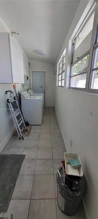 For Rent: $2,300 (3 beds, 1 baths, 0 Square Feet)