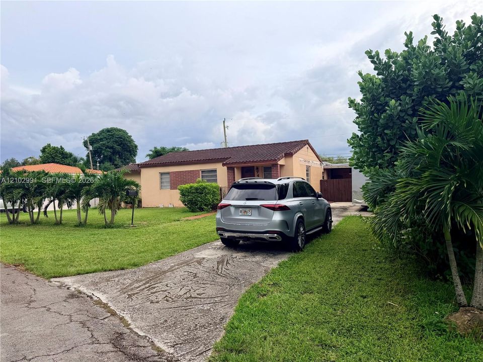For Sale: $699,000 (5 beds, 4 baths, 2427 Square Feet)