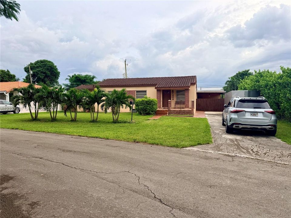 For Sale: $699,000 (5 beds, 4 baths, 2427 Square Feet)