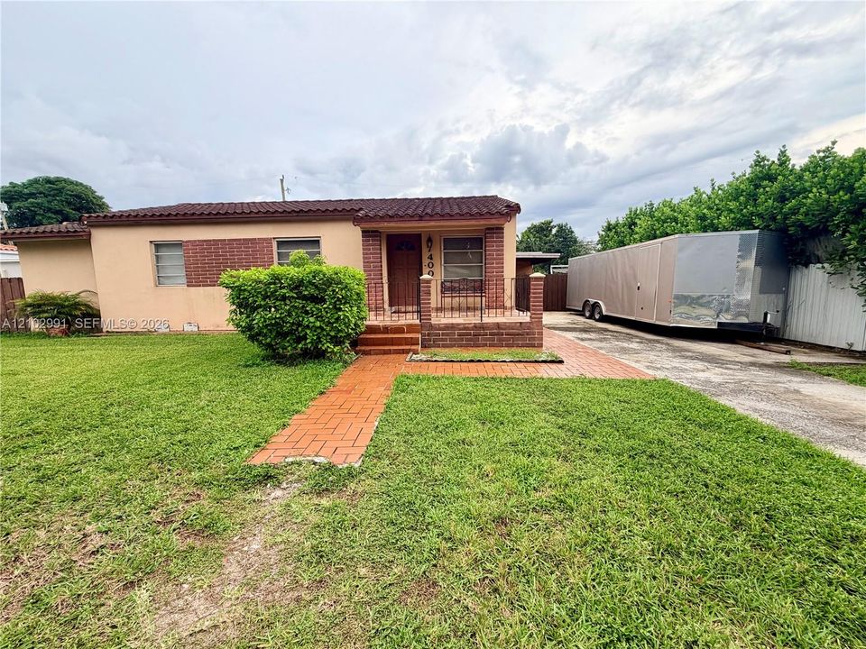 For Sale: $699,000 (5 beds, 4 baths, 2427 Square Feet)