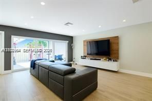 En Venta: $769,000 (3 camas, 2 baños, 1514 Pies cuadrados)