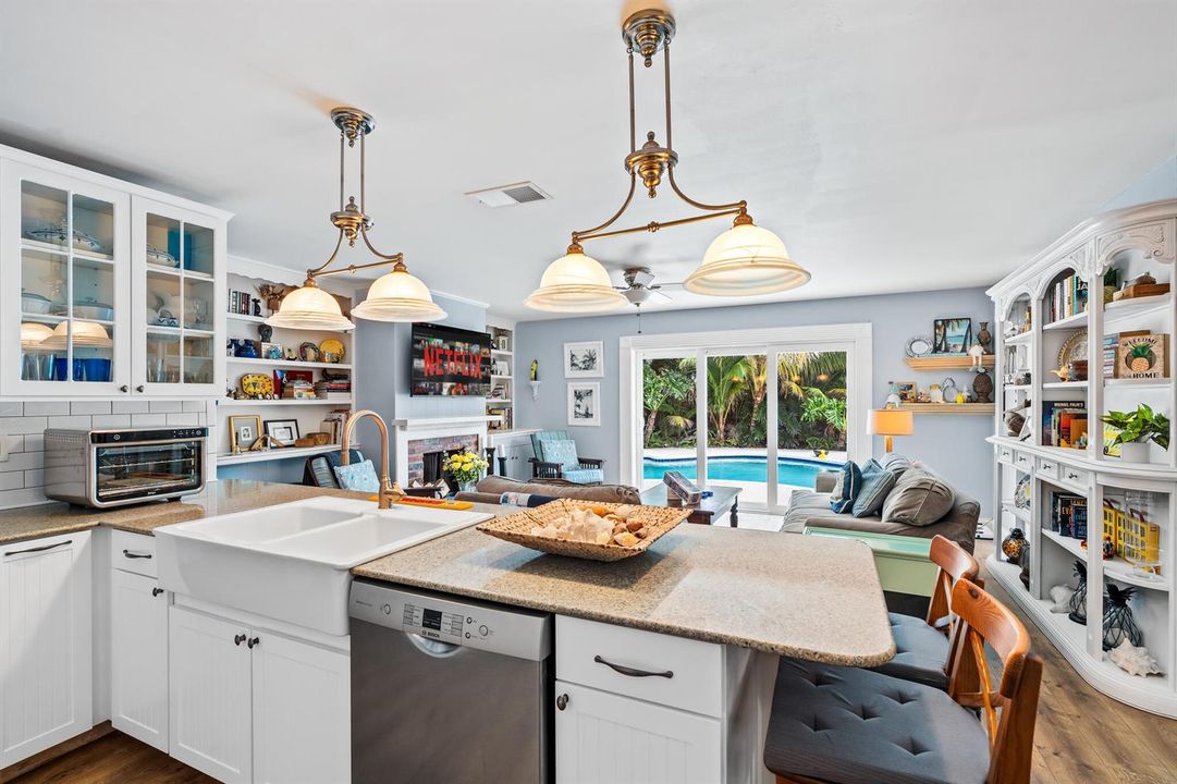 611 East Dr 13 Kitchen