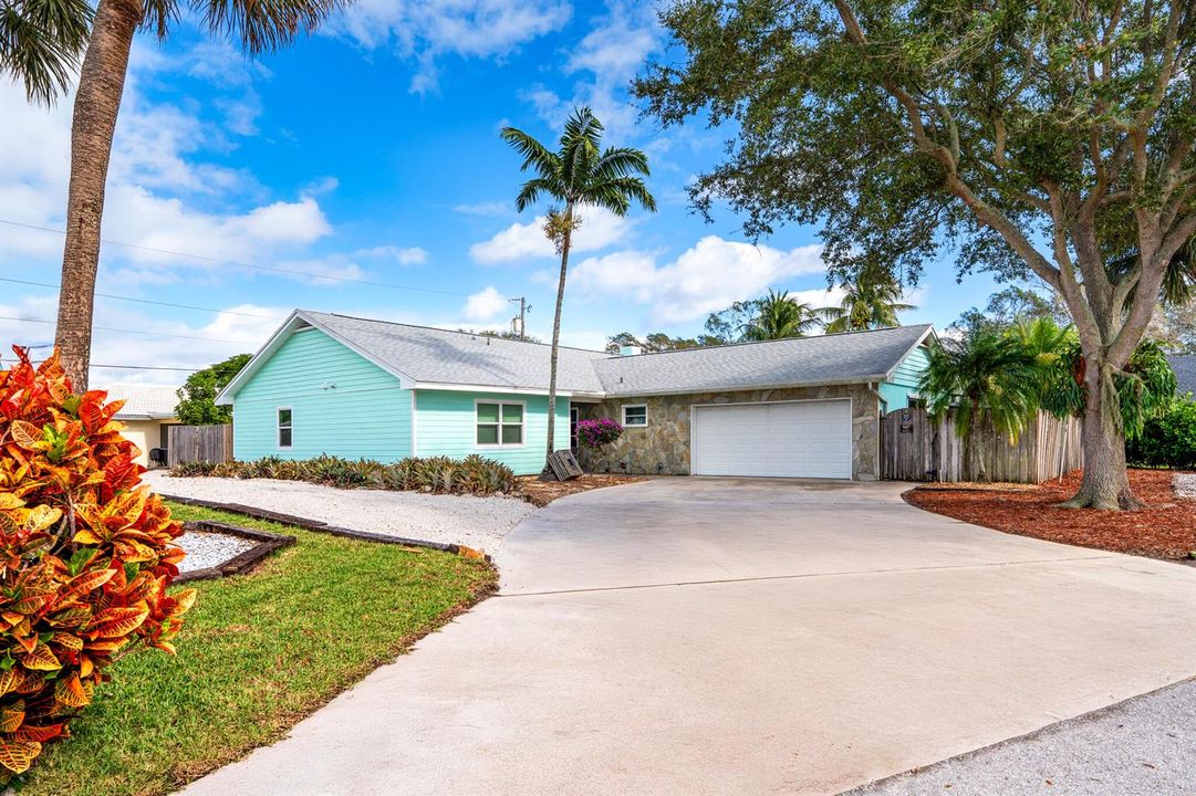 611 East Dr 1 Street View