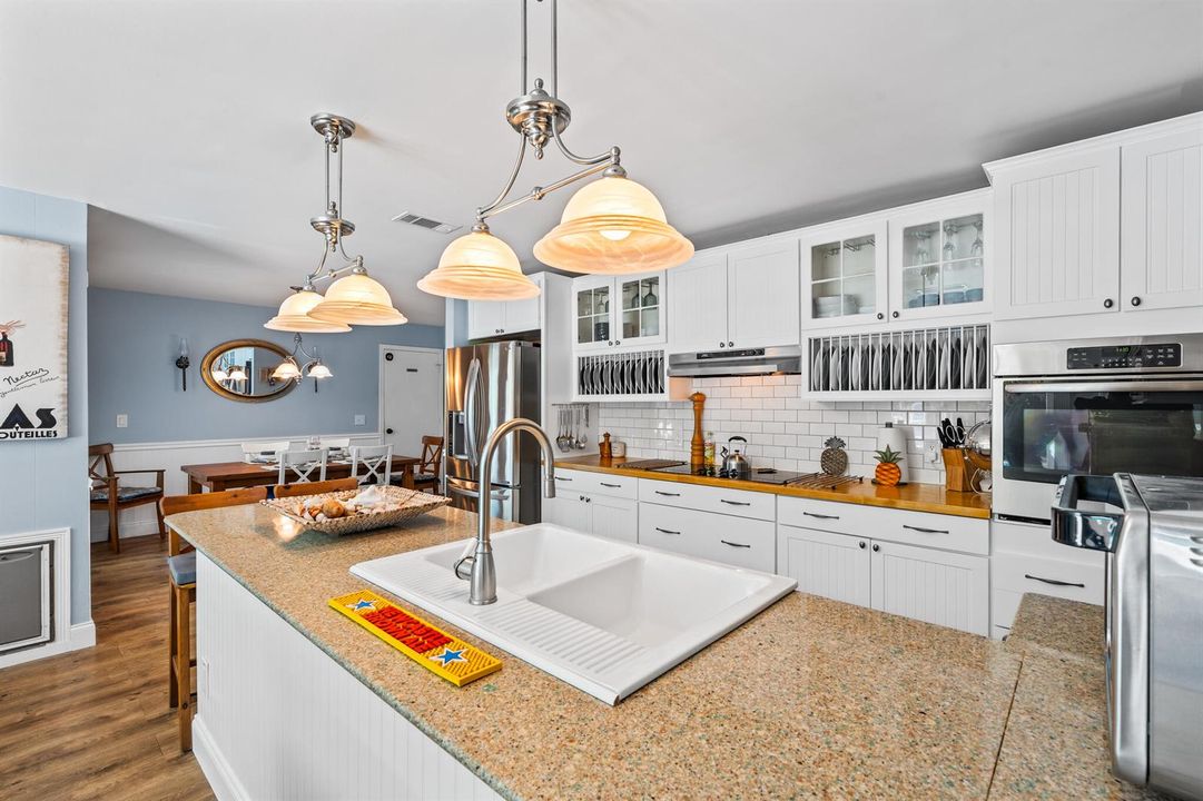 611 East Dr 10 Kitchen