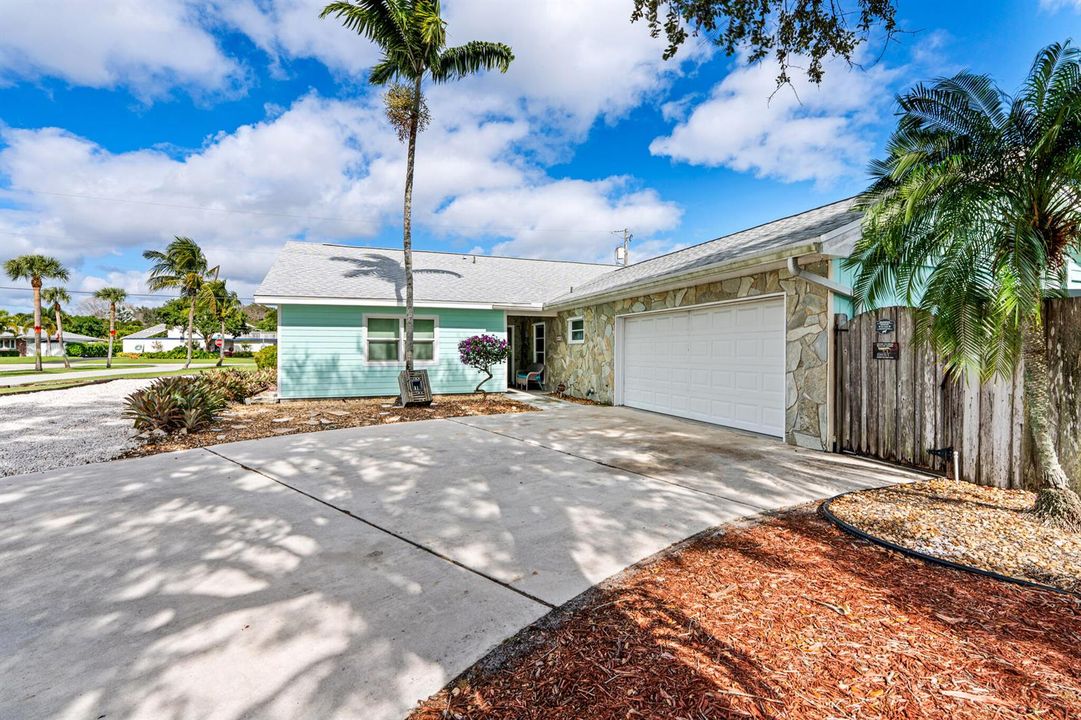 611 East Dr 44 Driveway