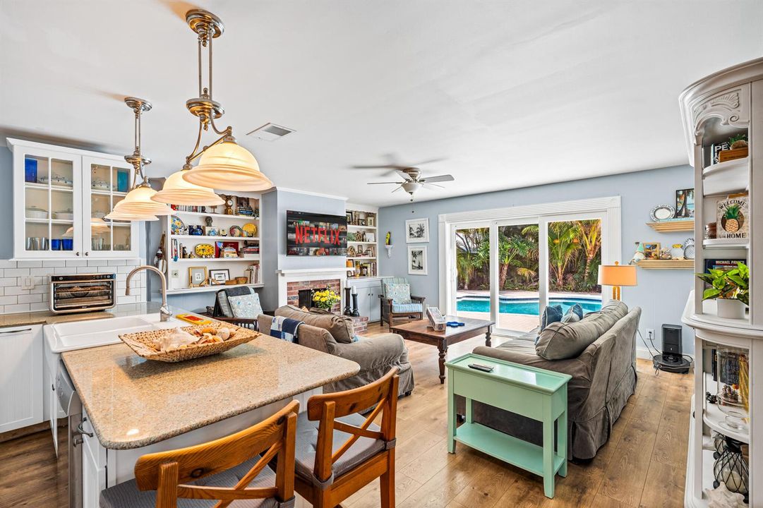 611 East Dr 4 Family Room