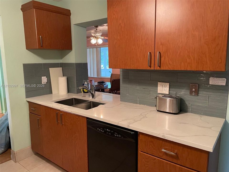 KITCHEN COUNTER WITH PASTHRU TO DINING ROOM