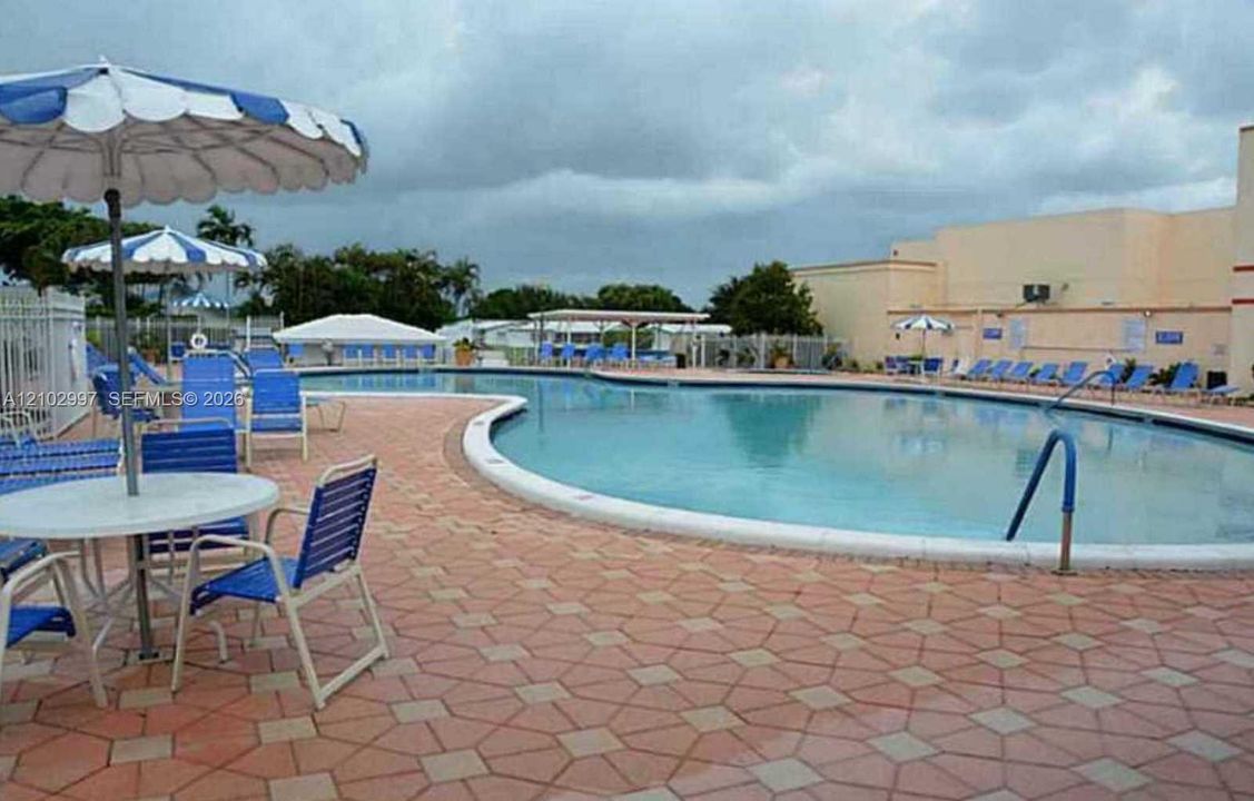 MAIN CLUBHOUSE POOL