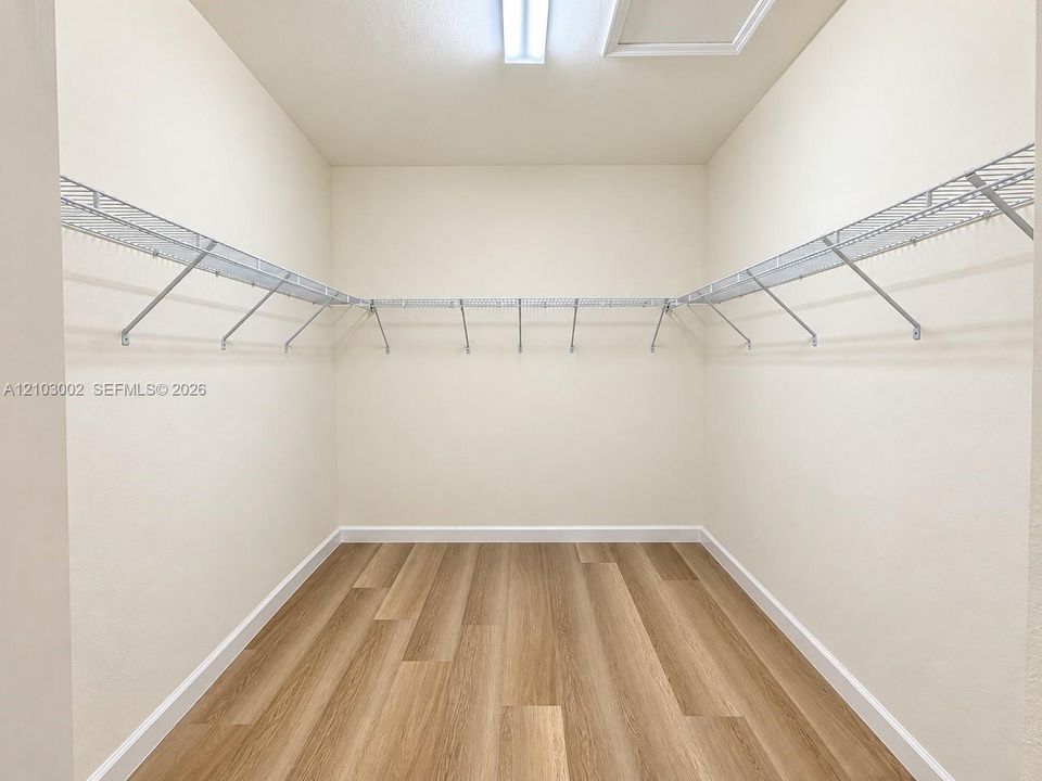 For Rent: $3,100 (3 beds, 2 baths, 1829 Square Feet)