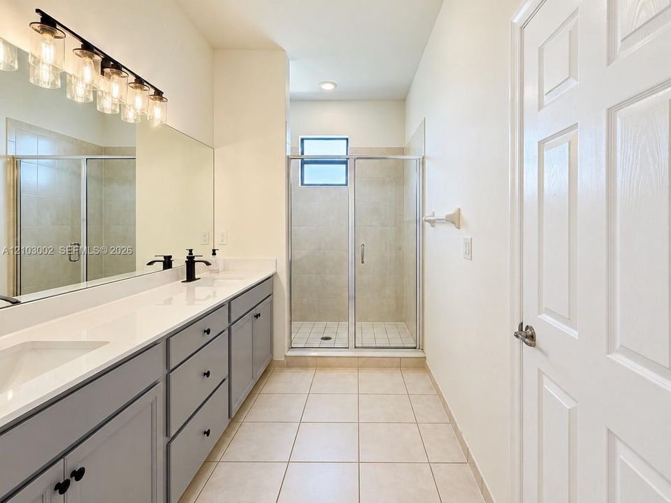 For Rent: $3,100 (3 beds, 2 baths, 1829 Square Feet)