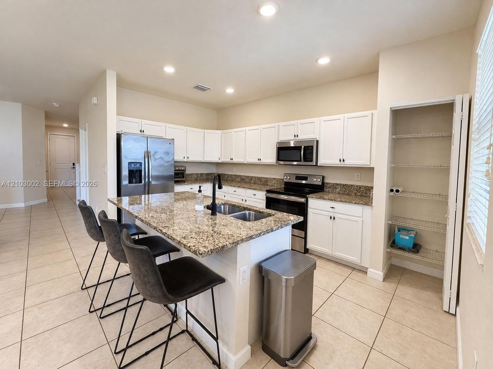 For Rent: $3,100 (3 beds, 2 baths, 1829 Square Feet)