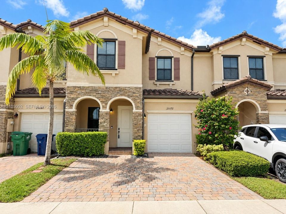 For Rent: $3,100 (3 beds, 2 baths, 1829 Square Feet)